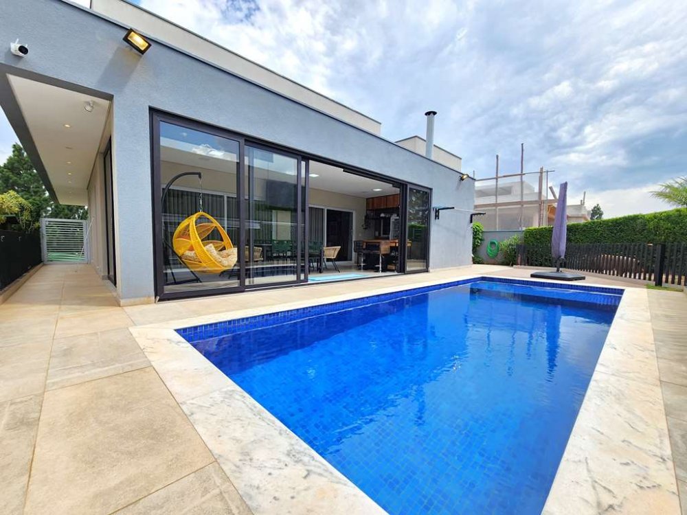 Casa em Condomínio - Venda - Granja Viana - Carapicuíba - SP